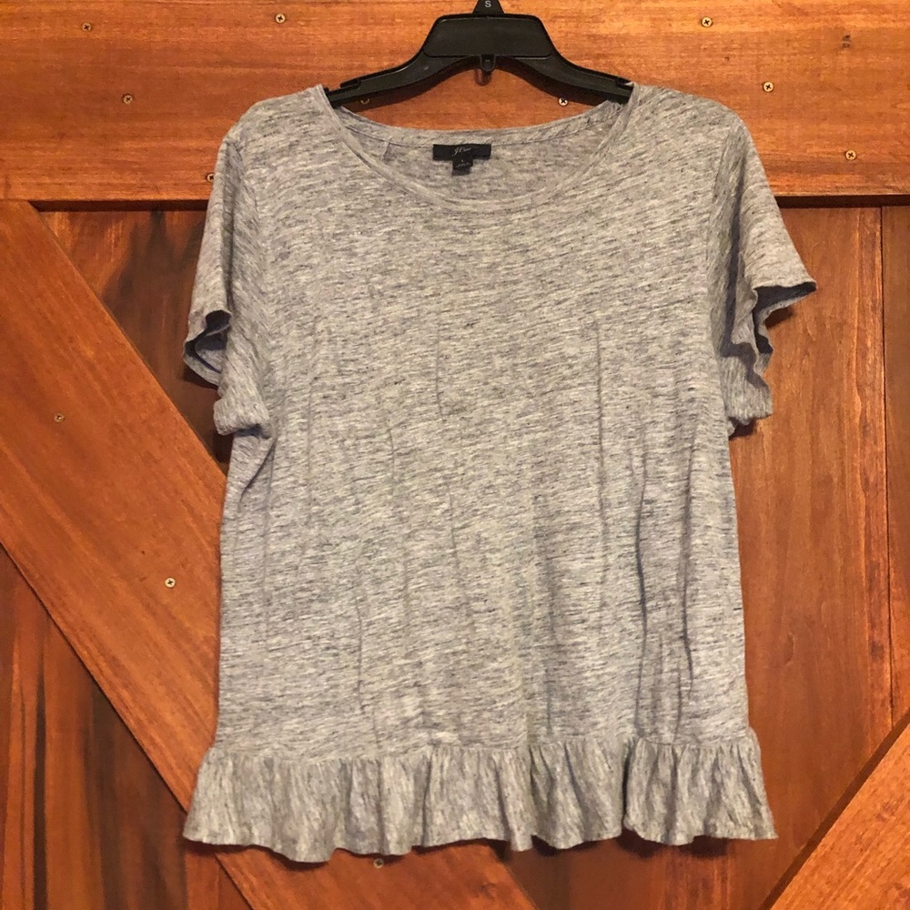 Peplum tee w/ back ruffle